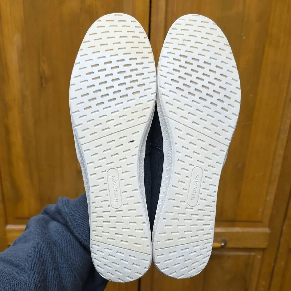 NEW Baretraps Viccia Black Round Closed Toe Perforated Slip-On Shoe Size 9